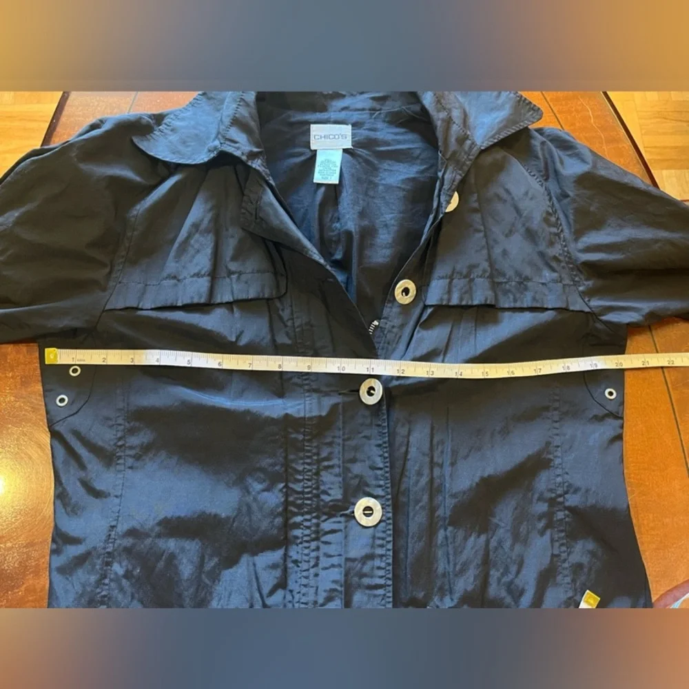Chico’s raincoat/ long windbreaker/ trench coat. Black w/ silver tone buttons. M